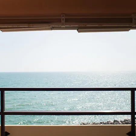 Fronte Mare Con Parcheggio! Градо